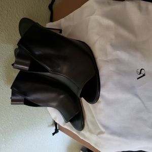 Black Open Toe Heeled shoe